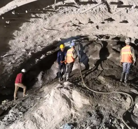 江北拱顶带模注浆料的施工流程及注意事项